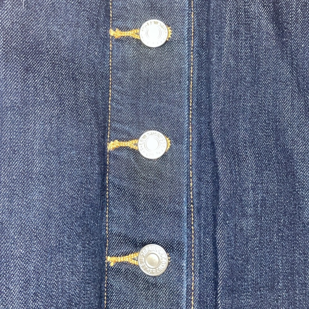 ⭐️Levi’s Denim Skirt - Picture 3 of 11